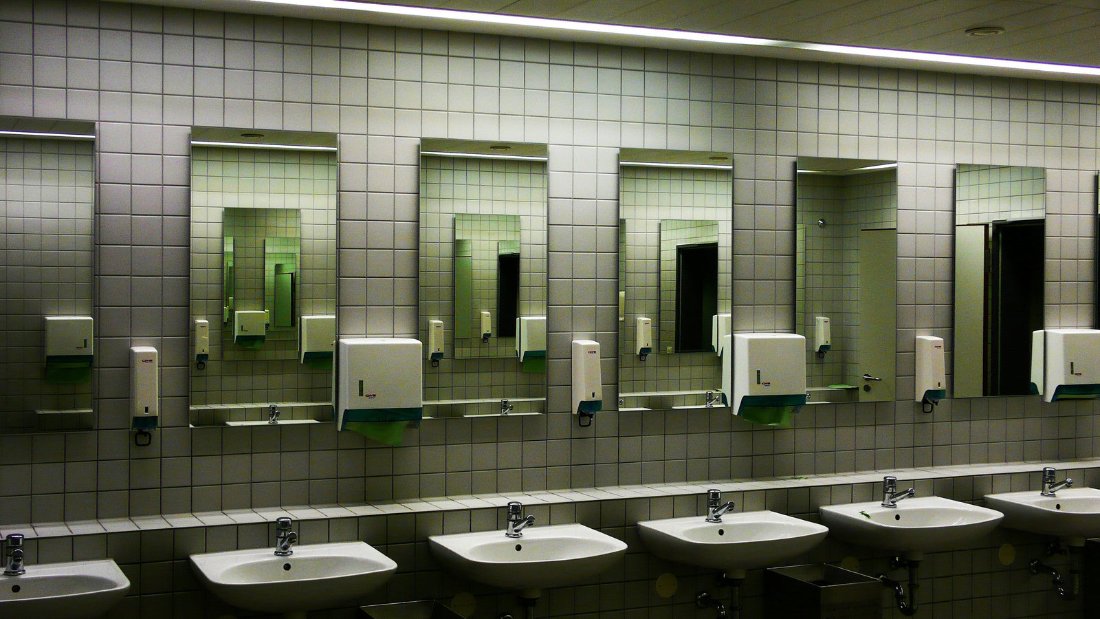how to clean the restroom, commercial restroom cleaning checklist