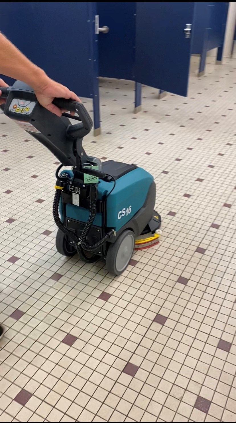 Tennant CS16, Walk Behind Floor Scrubber, 14", 3.9 Gallon, Disk, Battery, Pad Assist, 1 Year Warranty, LPTB03328