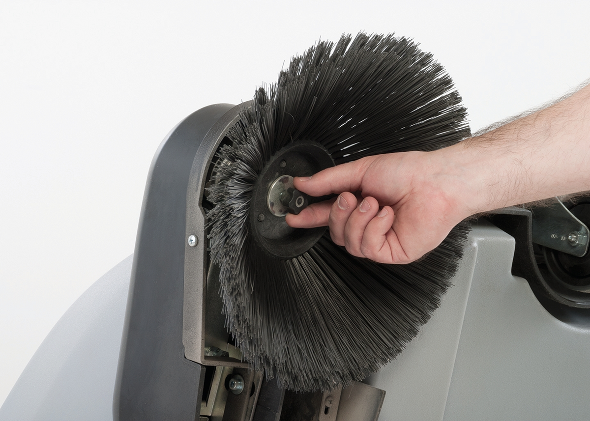 Advance SW900, Floor Sweeper, 33", 15 Gallon Hopper, Battery, Self Propel, 3 Year Warranty