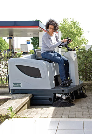 Advance Terra 4300B | Floor Sweeper | 46" | 18 Gallon Hopper | Ride On | Battery | 18 Gallon Hopper | 3 Year Warranty