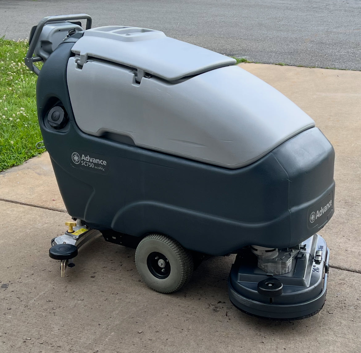 Refurbished | Advance SC750 | Floor Scrubber | 26" | 21 Gallon | Battery | Self Propel | Disk | 2021
