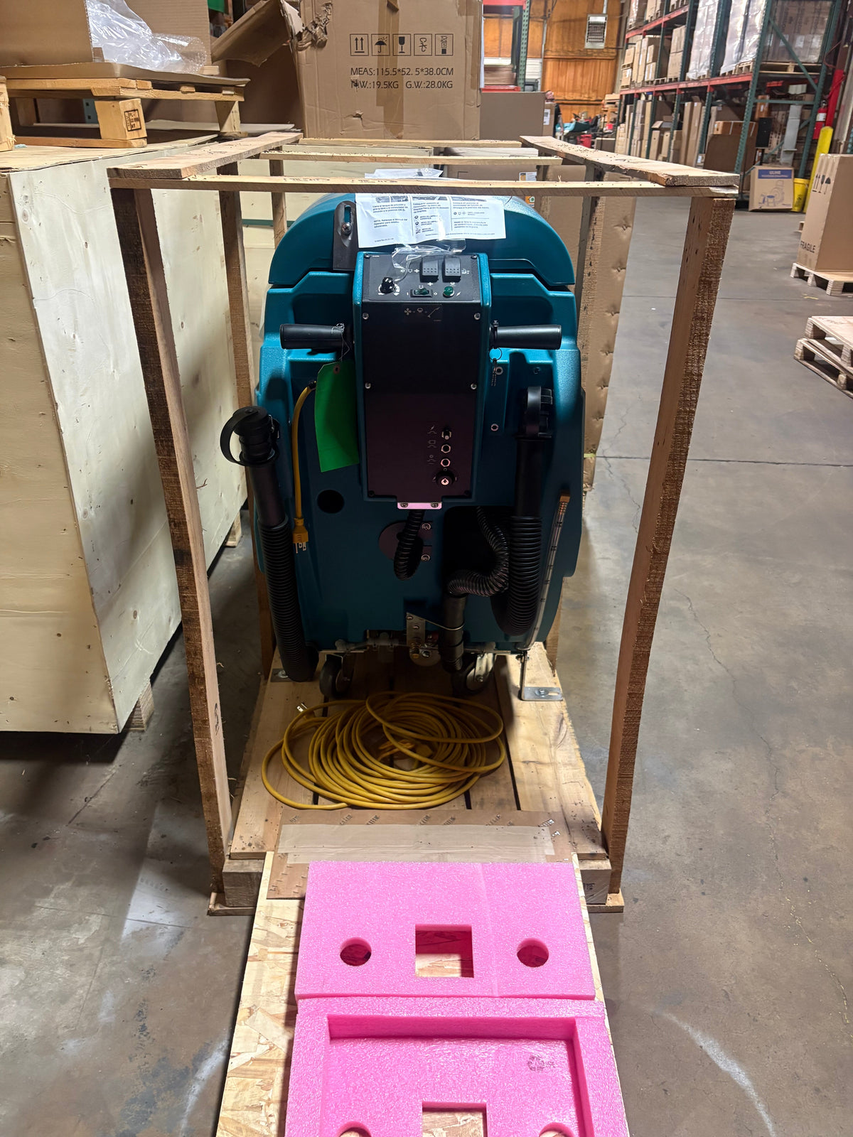 Tennant 1530, Walk Behind Carpet Extractor, 30 Gallon, 19", 1 Year Warranty, Demo Unit