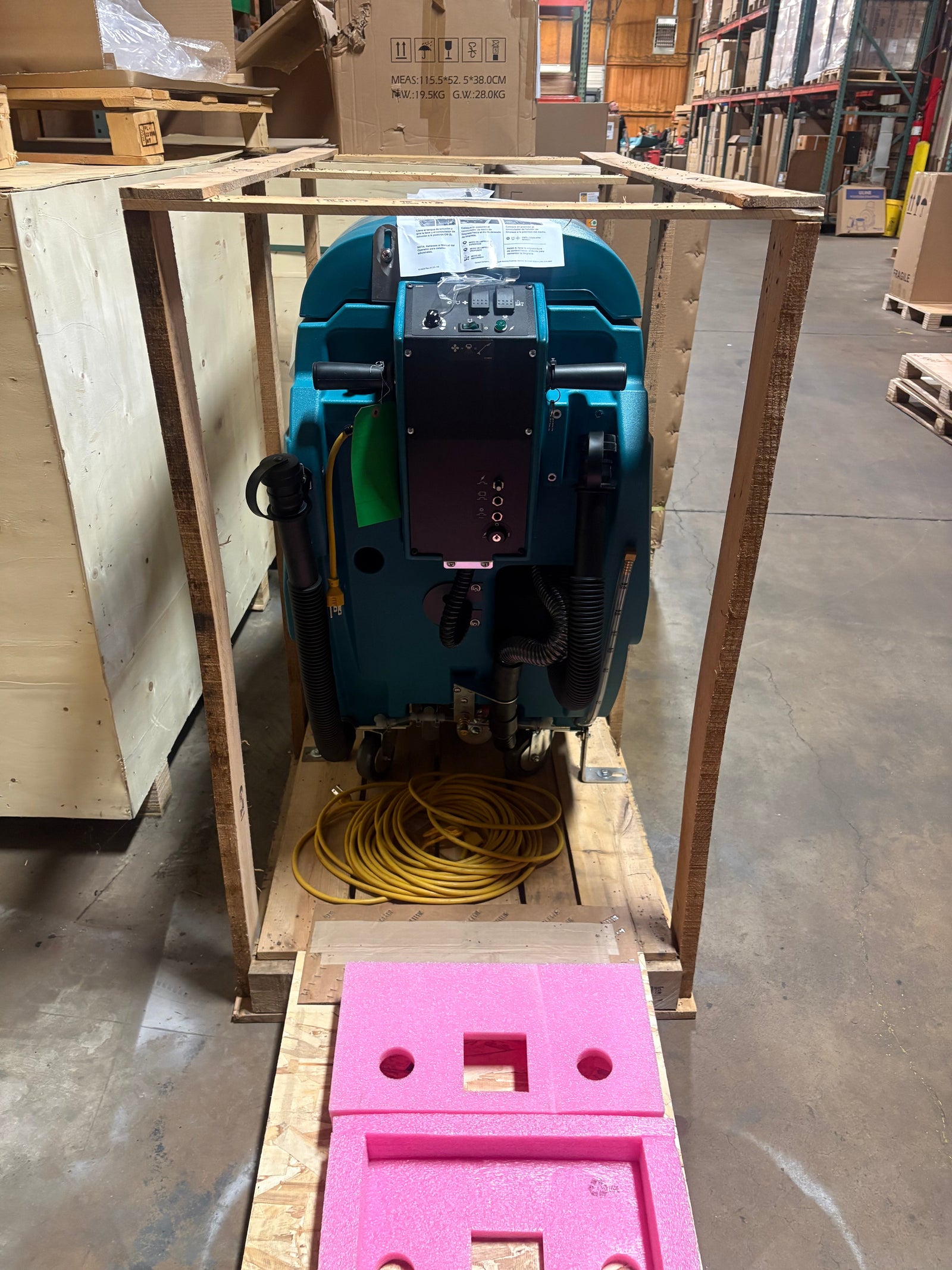 Tennant 1530, Walk Behind Carpet Extractor, 30 Gallon, 19", Demo Unit, 1 Year Warranty, 614000