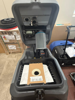 Karcher Windsor Chariot iVac 24, Wide Area Vacuum, 24", Ride On, Battery, With Tools, HEPA, Demo Unit