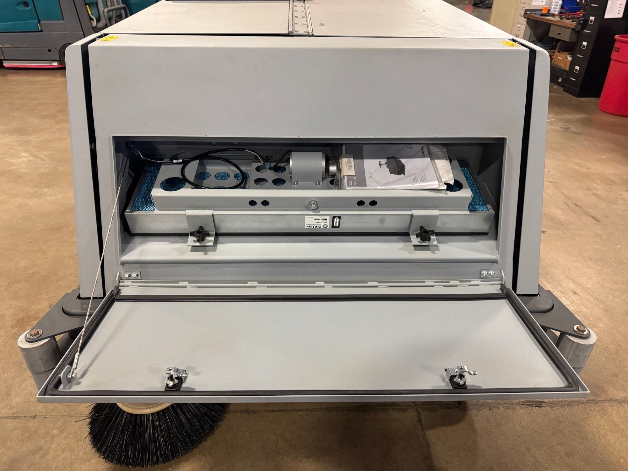 Advance 7765, Rider Floor Sweeper-Scrubber, 40", 100 Gallon, Propane, Cylindrical, 6/1/1 Warranty