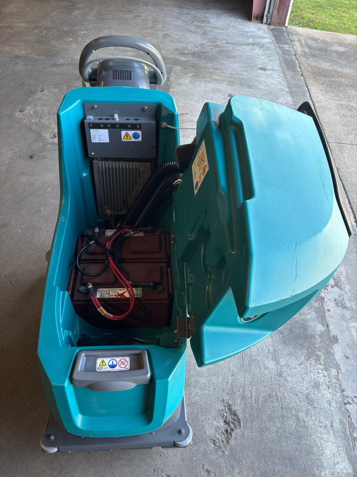 Refurbished Tennant T300, 20" Walk Behind Orbital Floor Scrubber, Battery, Self Propel, 3/1/1 Warranty, Quick Ship