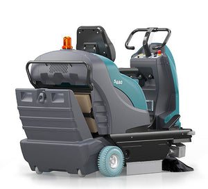 Tennant S680 | Floor Sweeper | 42" | 18.7 Gallon Hopper | Ride-On | Battery | Dual Side Brushes | 2 Year Warranty