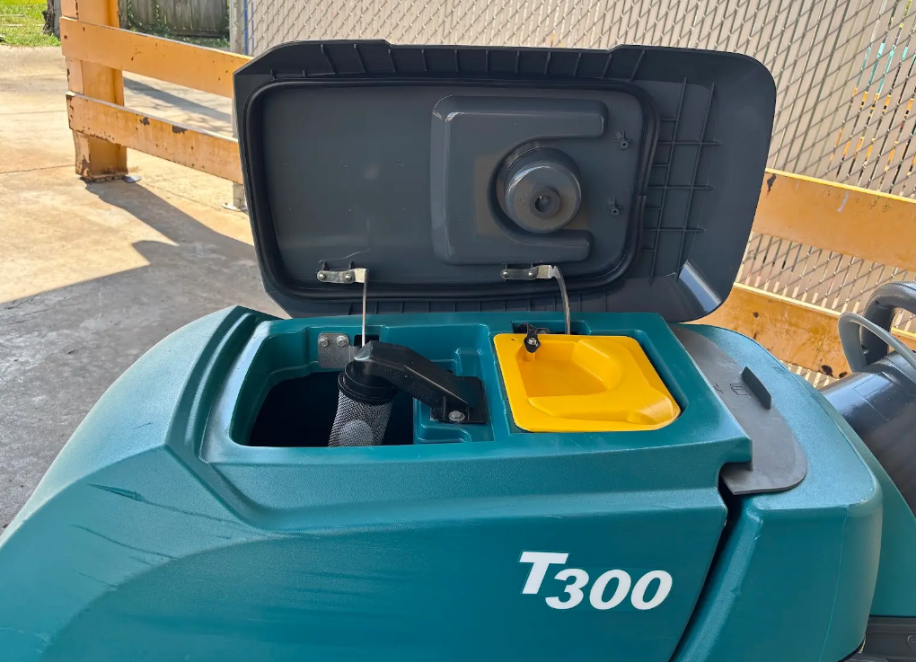 Refurbished Tennant T300, 20" Walk Behind Disk Floor Scrubber, Battery, Self Propel, 3/1/1 Warranty, Quick Ship