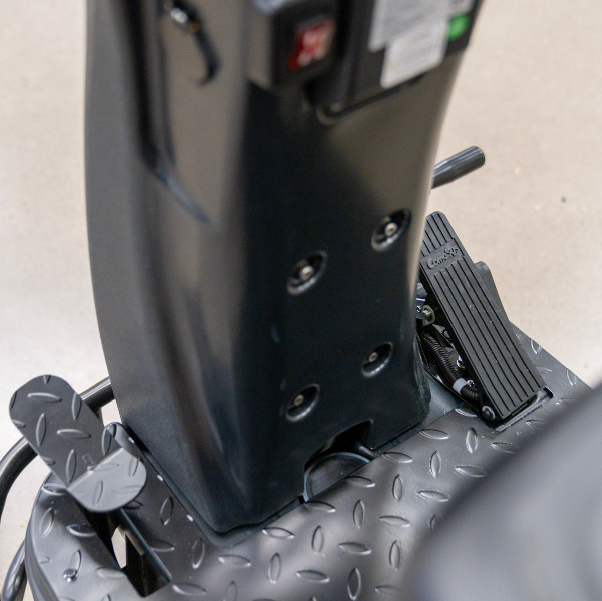 Rider Floor Scrubber, 28", 31 Gallon, Battery,  Disk, 3/3/1/1 Warranty