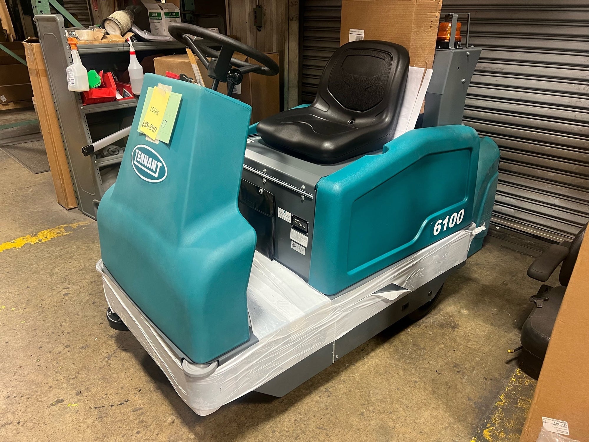 Tennant 6100 | Floor Sweeper | 30" | 22.5 Hopper | Battery | Single Side Brush | 2 Year Warranty