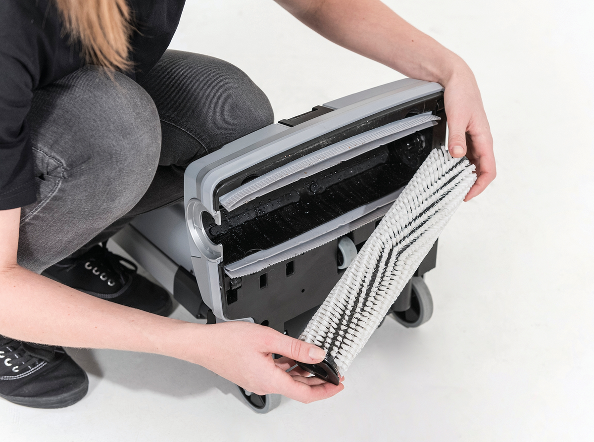 Nilfisk Advance SC100 Upright Scrubber