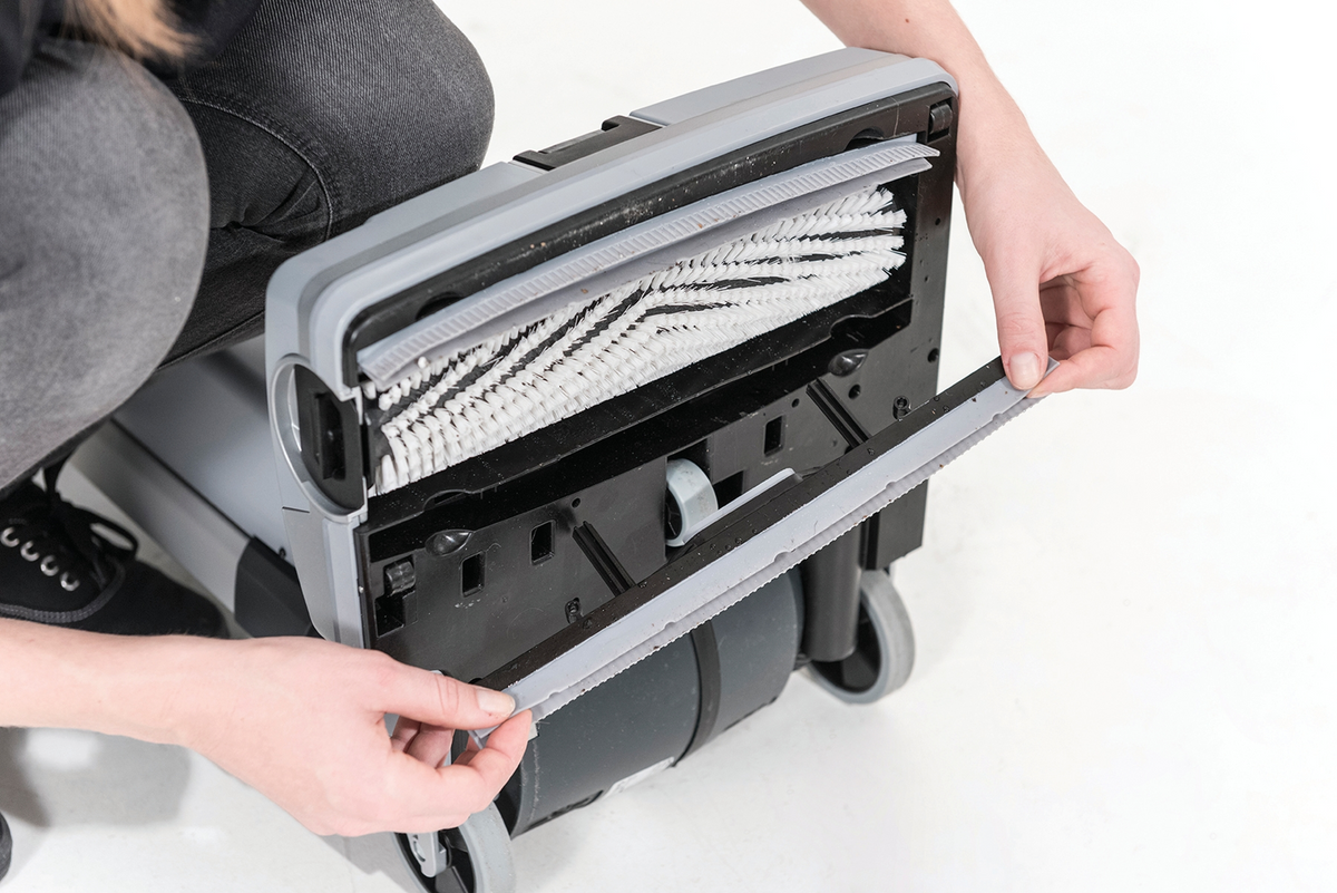 Nilfisk Advance SC100 Upright Scrubber